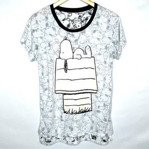 Peanuts Monochrome All Over Graphic Snoopy Tee Medium Short Sleeve Scoop Neck
